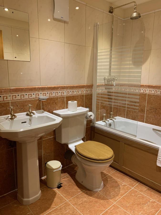 La Ville Hotel Braye Bagian luar foto