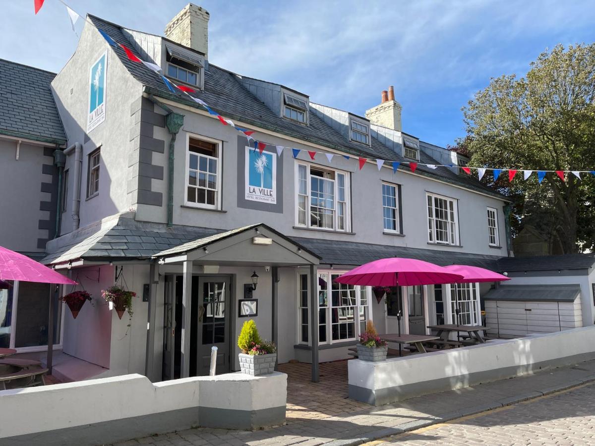La Ville Hotel Braye Bagian luar foto
